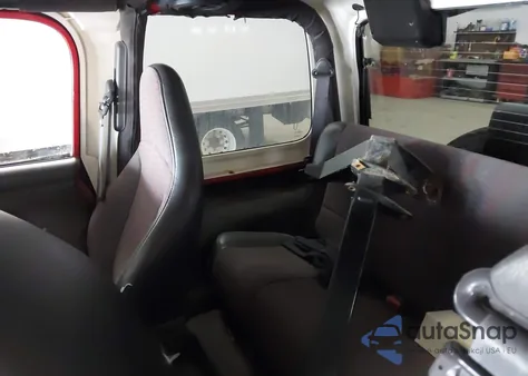 2000 Jeep Wrangler Sport z USA, uszkodzony, nr VIN 1J4FA49S2YP768773